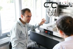 Dr. Ivan Minev in front of his 3D printer © BIOTEC