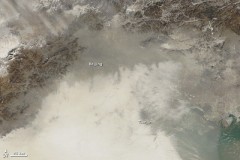Organic particles are ubiquitous in air pollution. The new study reveals when and where these particles are liquid, viscous or solid. The picture shows an extreme haze event over ci. NASA image courtesy Jeff Schmaltz, LANCE MODIS Rapid Response