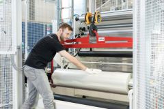 Flexible film substrate of 1.25 meter width at the roll-to-roll coating line „atmoFlex 1250”. © Fraunfofer FEP