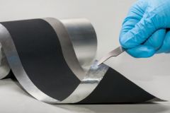 This is what the electrodes coated with the new dry transfer coating technology look like. © Fraunhofer IWS Dresden