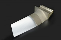 Turbine blade with a thin ceramic coating of yttrium-stabilized zirconium oxide (YSZ): such a thermal barrier coating allows a higher operating temperature in the turbine. © Fraunhofer IWS Dresden